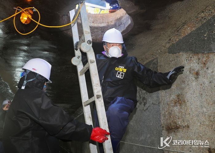 이필형 동대문구청장, 하수암거 속으로 직접 내려가 안전 점검