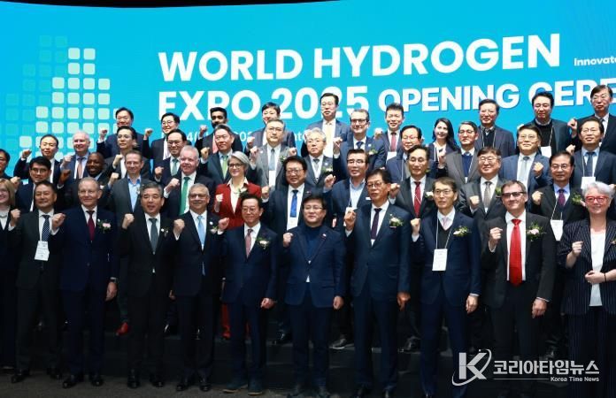 울진군은 12월 4일부터 7일까지 경기도 고양시 킨텍스에서 열리는 ‘WORLD HYDROGEN EXPO 2025(WHE 2025)’에 참가해 울진 원자력수소 국가산업단지 홍보관을 운영한다