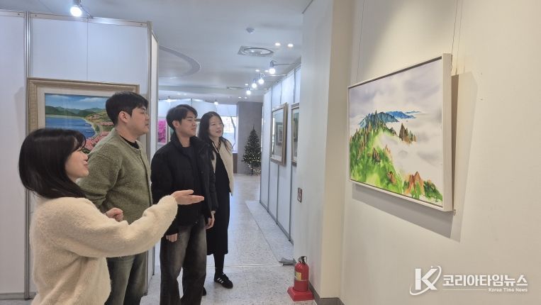 광산구가 26일까지 모두의 쉼터 개관을 기념해 구청 1층에서 건축사 특별 초대전을 개최한다.