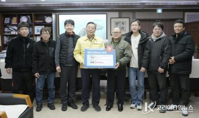 사진 왼쪽부터 김동위, 최병주, 함대정, 가세로 군수, 김승준 회장, 김선일, 경승호, 정광훈.