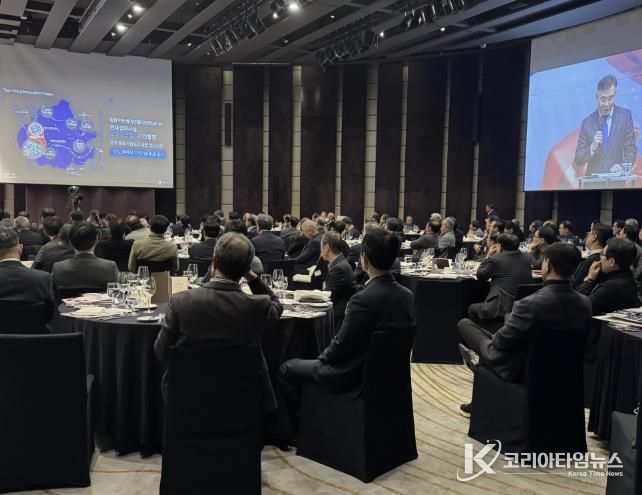 황규돈 수원시 경제자유구역추진단장이 수원 경제자유구역을 소개하고 있다.