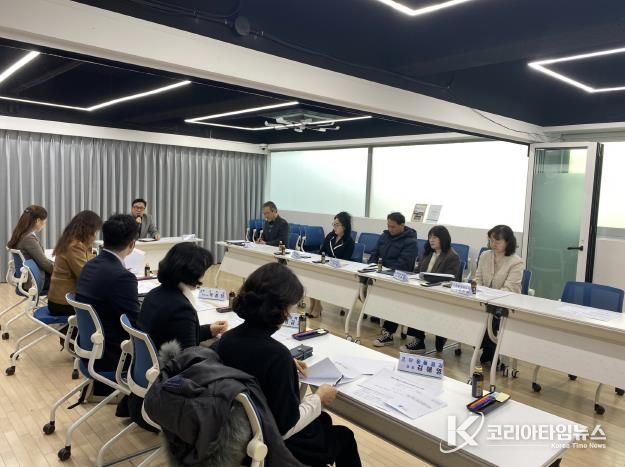 수원시가 2025년 하반기 아동급식위원회 심의를 하고 있다.