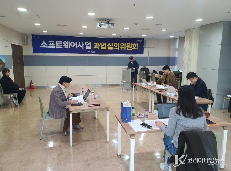 포항시는 17일 시청 연오세오실에서 제11회 포항시 소프트웨어사업 과업심의위원회를 개최했다.