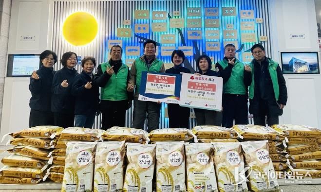 파주시 월롱면 새마을회·새마을부녀회, 취약계층 위해 쌀 500kg과 성금 500만 원 기탁