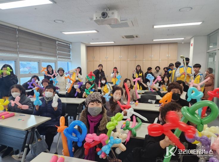 대구서부교육지원청 초록봉사단, 어르신과 함께한 연말 재능나눔