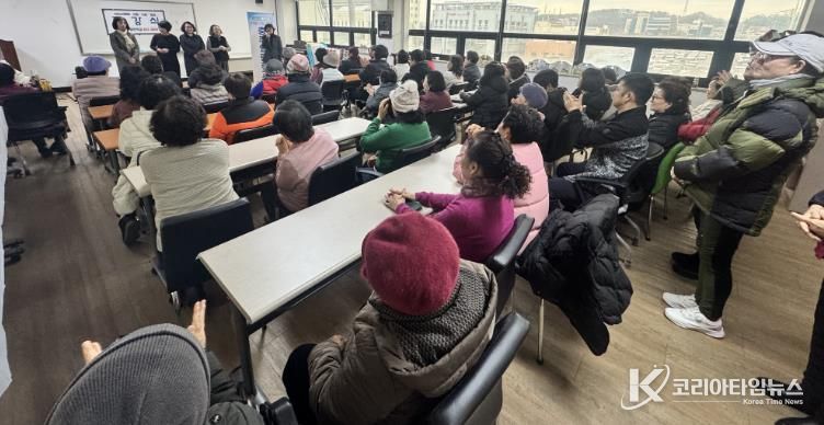 성인문해교육의 모범, 충주열린학교, 성인학습자와 함께한 2025년 알찬 교육성과 결실