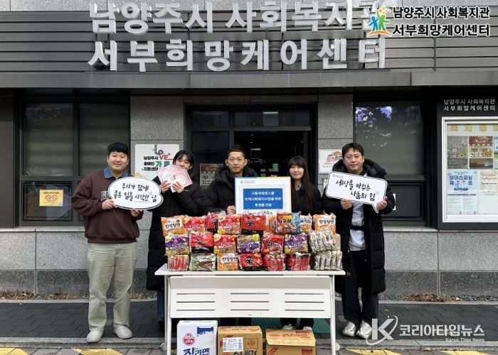 구동우태권스쿨 (왼쪽에서 세번째) 구동우 관장