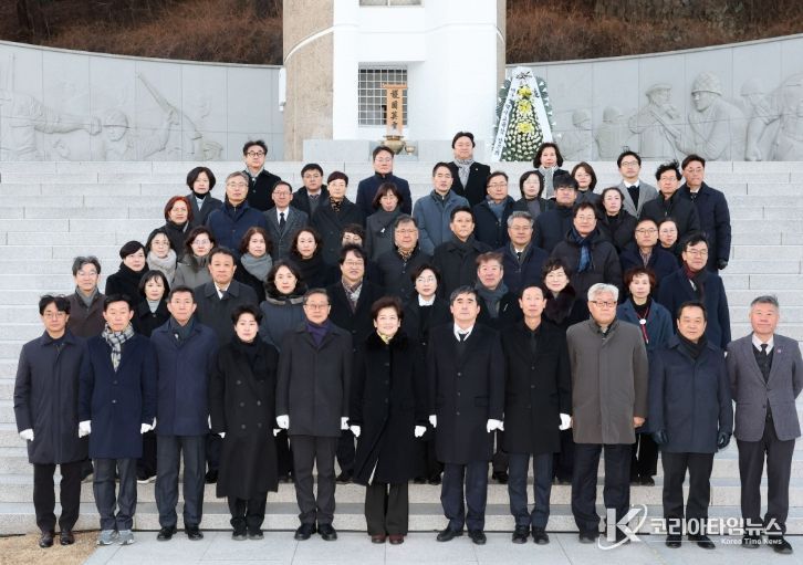 2026년 병오년 맞아 앞산 충혼탑 참배