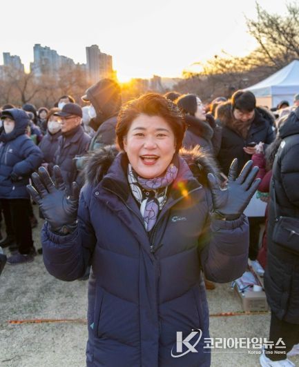 강북구의회 김명희 의장, 2026 강북 해맞이 행사 참석 후 더불어민주당 강북갑 신년회 4·19민주묘지 참배