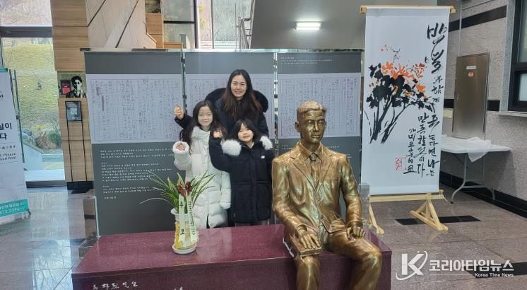 서울에서 온 학생 가족사진.