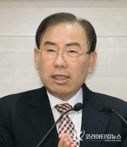 故 명위진 회장