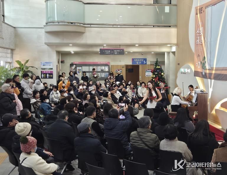 평택시 평생학습센터 로비가 '열린 문화 공연장'으로…