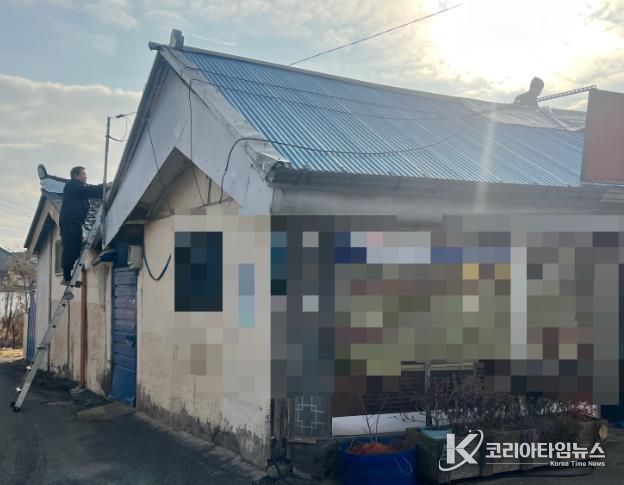 김제시 만경읍 복지기동대, 취약가구 지붕 누수 긴급 지원