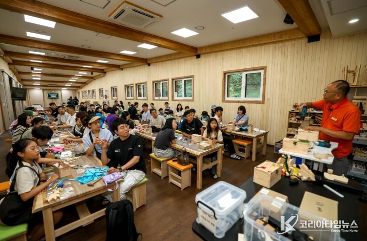 가족과 함께하는 “1박2일” 생태탐험(무주목재문화체험장)