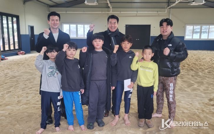 태안교육지원청, 고창 전지훈련 중인 백화초 씨름부 선수단 방문 및 격려