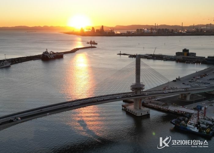 해오름대교 일출 사진.