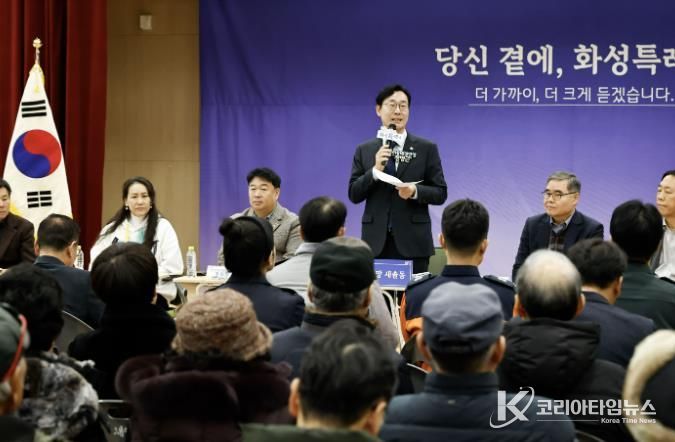 정명근 화성특례시장이 지난 12일 열린 새솔동 신년인사회에서 새해 인사를 하고 있다