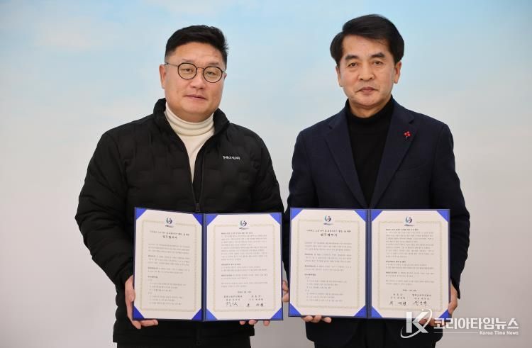 ㈜충북고속, 시외버스 노선 유지 및 교통서비스 향상 위한 업무협약 체결-전인국 대표와 최재형 군수