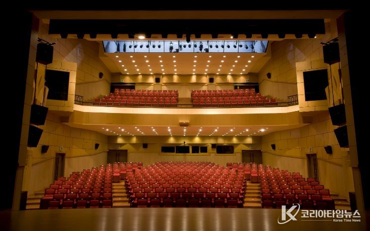 봉산문화회관, 국비 2억6천만 원 확보…2026년 연극·뮤지컬 중심극장 도약(봉산문화회관 가온홀)