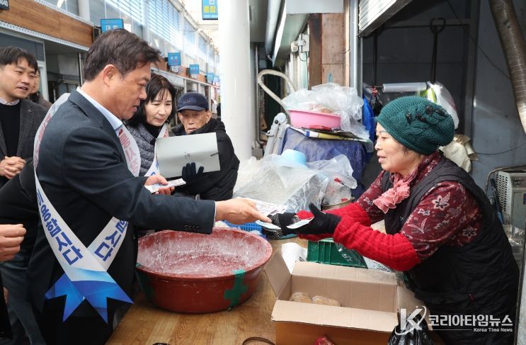 “설 장보기는 전통시장에서”… 정읍시, 민생 현장 살리기 ‘온힘’