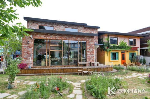 서학예술마을도서관 전경