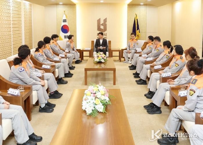 부천시는 지난 23일 의용소방대원들과 함께 간담회를 열었다.