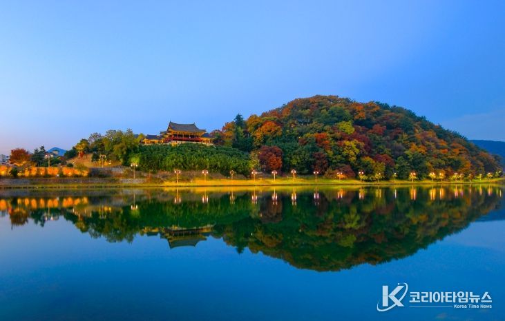 영남루와 밀양강 전경