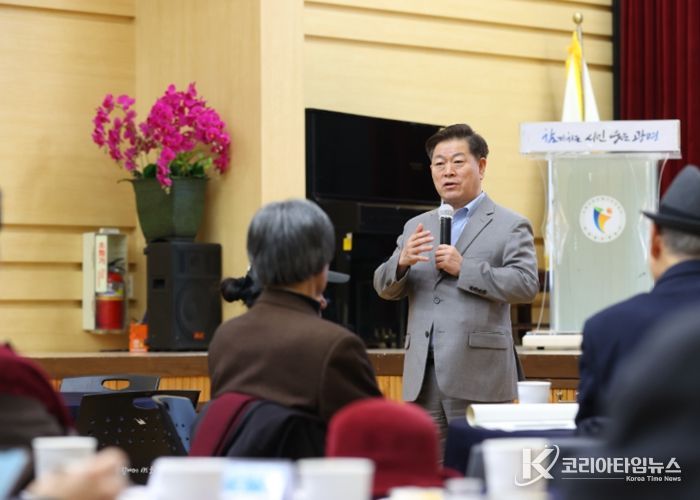 박승원 광명시장이 27일 오후 시청 대회의실에서 열린 '광명역사문화박물관 건립 포럼'에 참석해 인사말을 하고 있다.