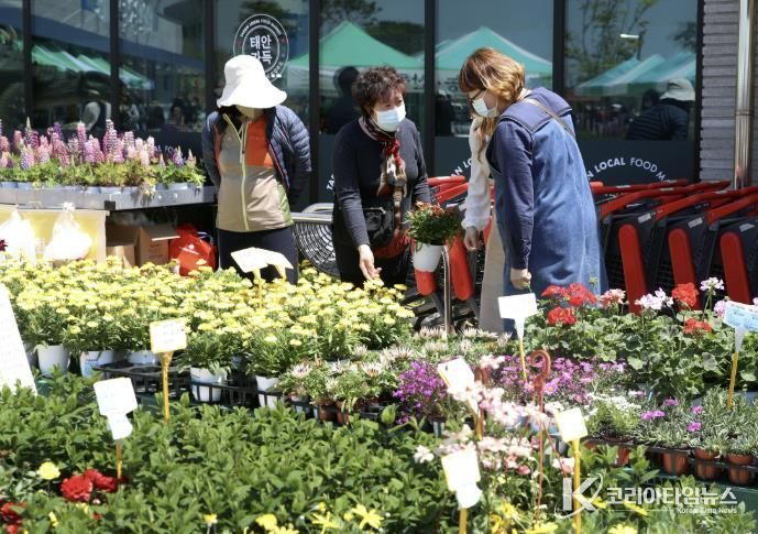 로컬푸드 직매장 화훼판매장 모습.