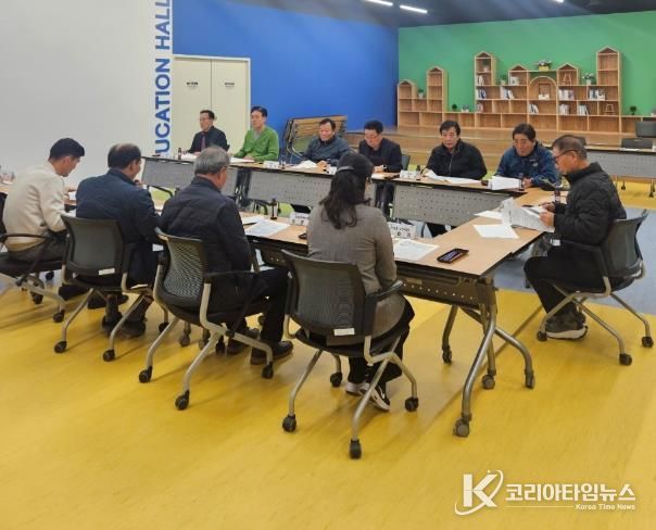 지난 4일 ‘2026년 생태계서비스지불제 추진협의회’ 위원들이 겨울철새의 먹이터와 서식환경을 보전하기 위해 논의하고 있다