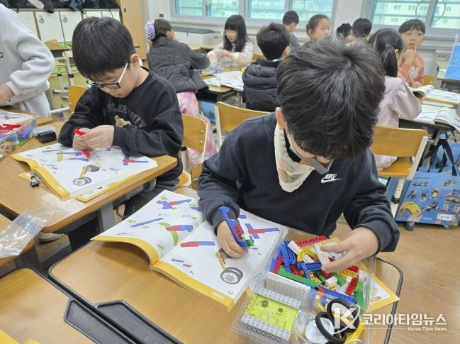 병점초 로봇코딩 수업 장면