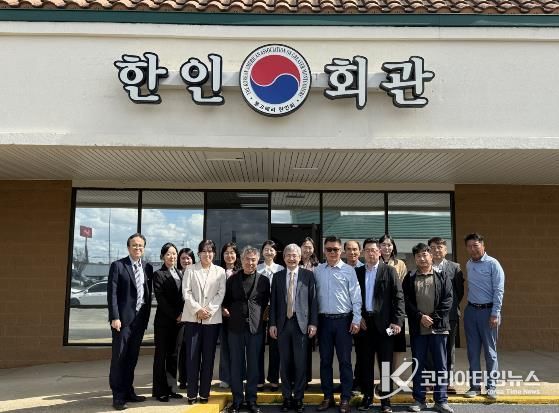 전남 글로컬 K-에듀센터는 지난 5일 주애틀랜타대한민국총영사관이 주최한 몽고메리 한인회 간담회에 참석, 현지 지역사회와 협력 계획을 논의했다. 사진은 간담회 후 촬영한 기념사진.