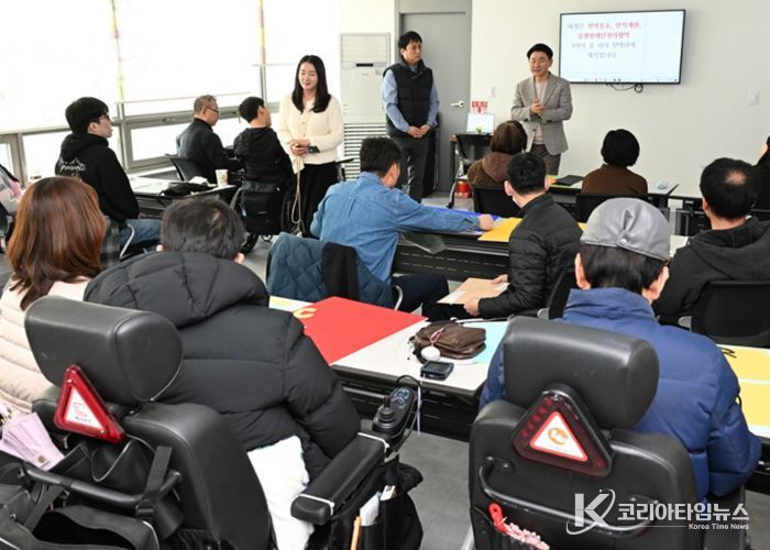 의정부시는 3월 9일 의정부장애인자립생활센터를 방문해 장애인 이용자와 시설 종사자들을 격려하고 현장의 의견을 청취했다.