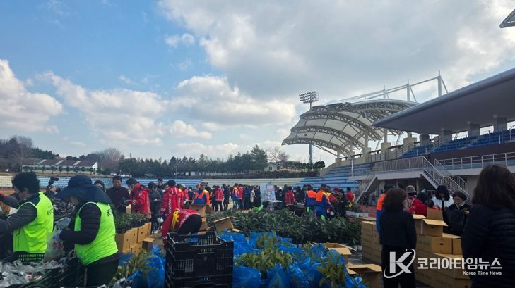 사천시, 2026년 제18회 나무나누어주기 행사 성황리 개최!