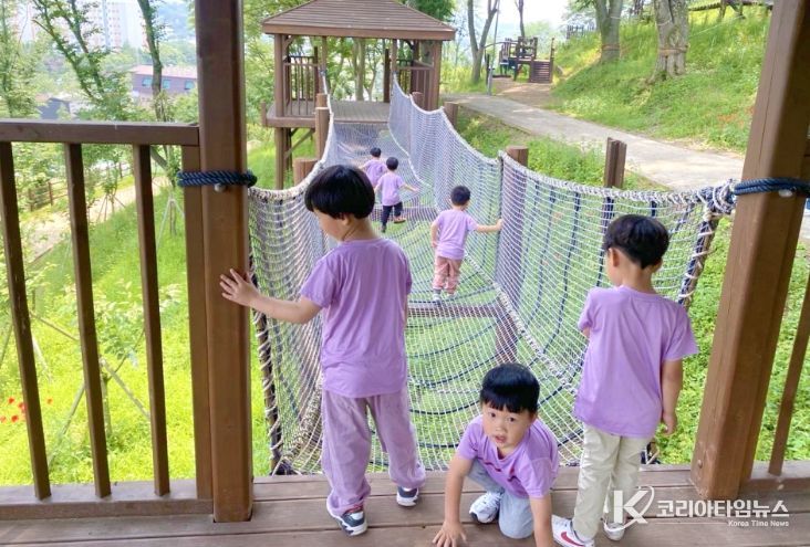 자연 속에서 배우는 유아숲 체험 프로그램 운영