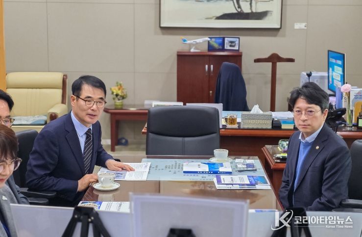 장충남 군수 국토부 방문 도로·철도 분야 현안 논의 = 홍지선 국토부 제2차관