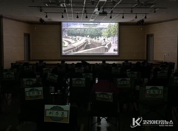 충주시, 어르신 영화 상영 프로그램 ‘청춘극장’ 18일부터 재개