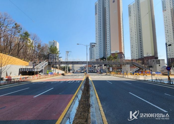 진주시, 가좌동 일대 ‘교통환경 개선’ 본격 추진- 은하수초고 앞 보도육교 사진
