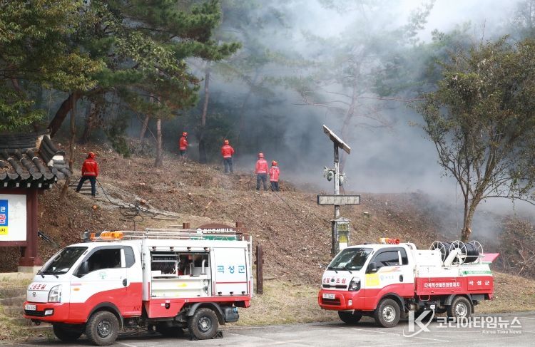 산불 진화 훈련 중인 곡성군 산림재난대응단원