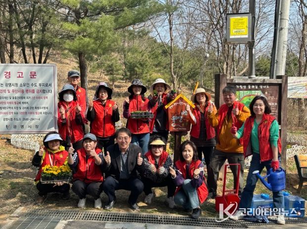 하안1동 주민자치회, 가림산 둘레길에 ‘봄꽃 향기’ 심다