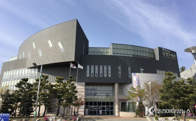 태안군립중앙도서관 전경.