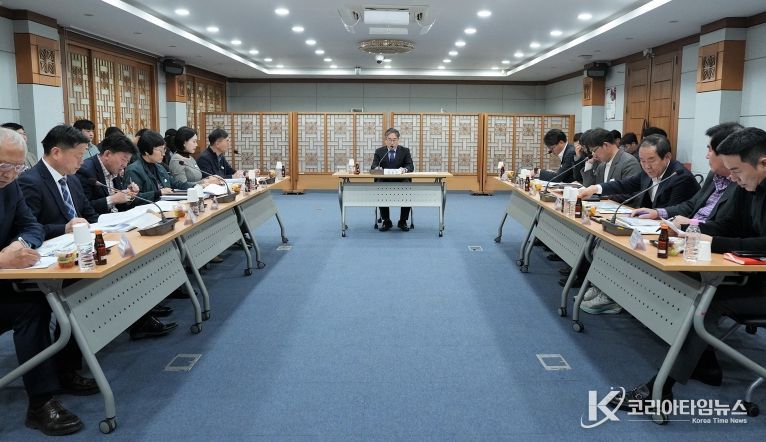 나주시가 지난 30일 인공태양 연구시설 부지 조성을 위한 토지보상, 도시관리계획 결정(변경) 용역 착수보고회를 개최했다.