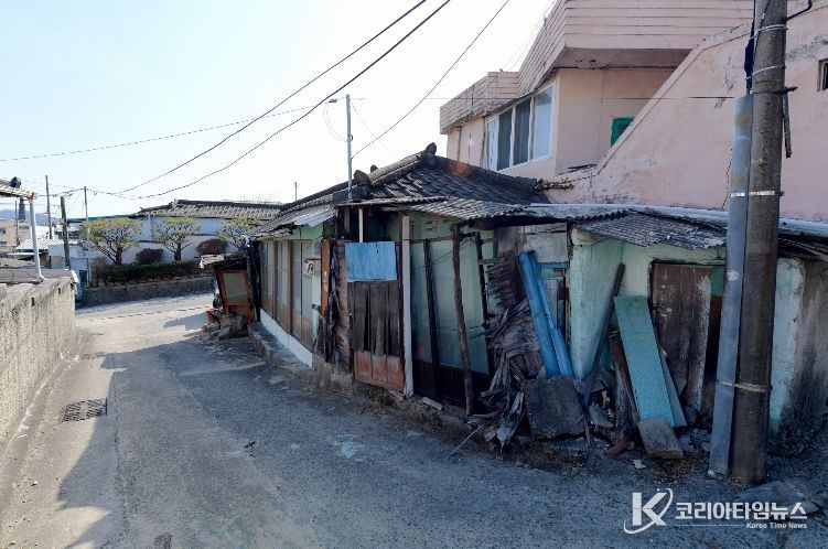 영주시는 장기간 방치된 빈집들의 체계적인 관리 기반 마련을 위해 실태조사에 착수한다(빈집모습)