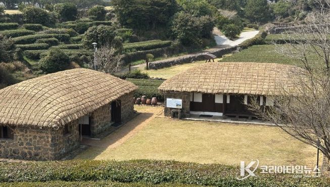 제주농업생태원, 전통초가