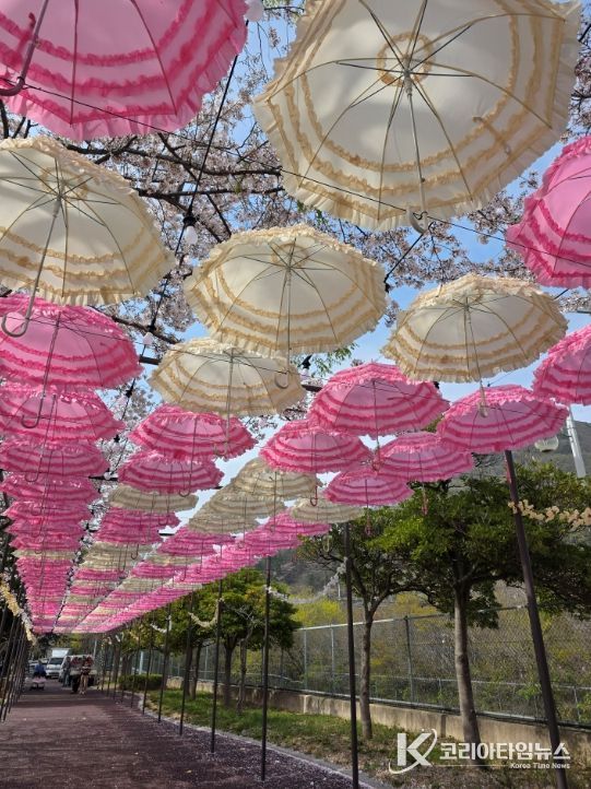 색 포토존 ‘양산의 하늘아래’ 눈길