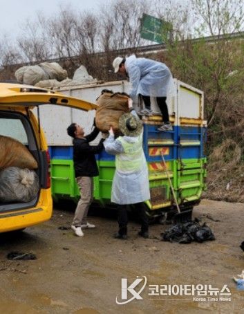 남양주시 진접오남행정복지센터, 농가와 함께 폐비닐 수거활동 전개