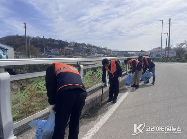 홍성군 갈산면 의용소방대, 봄맞이 환경정화 구슬땀