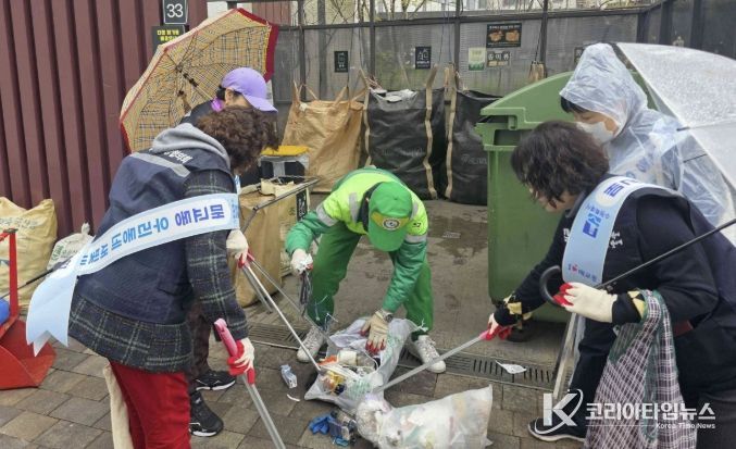 수원시 팔달구 매교동, 공동주택 분리배출 실태 점검 및 홍보 활동 실시